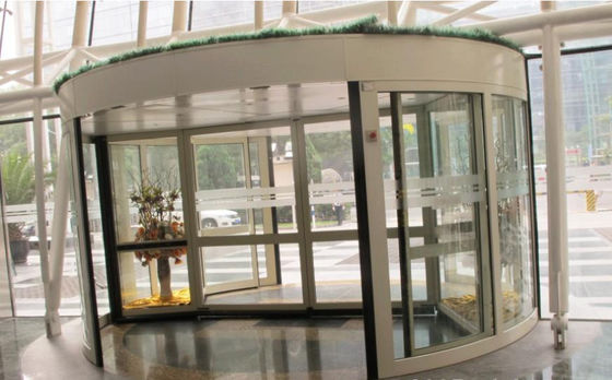 中国 ホテル/銀行/空港のための 2 つの翼のステンレス鋼フレームの自動回転ドア サプライヤー