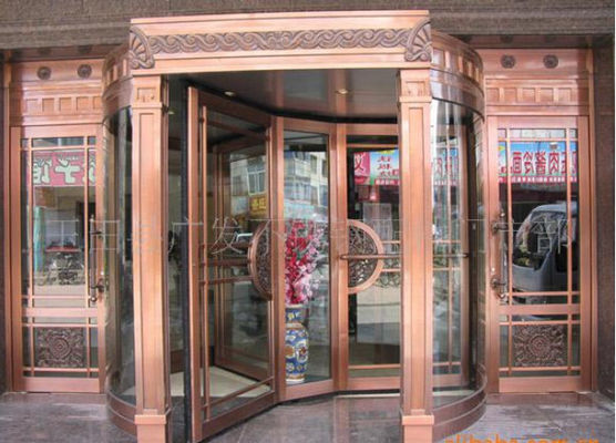 中国 青銅色の彫版の花のホテルの入口の自動回転ドア OEM サービス 代理店